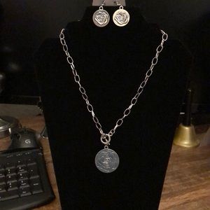 New silver floral necklace set